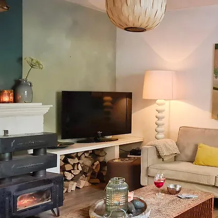 Holiday home Charming Garden For 6 *